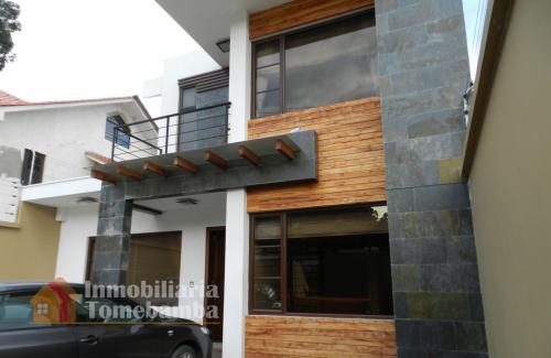 HERMOSA CASA DE LUJO DE VENTA EN CUENCA SECTOR CDLA MÉDICOS