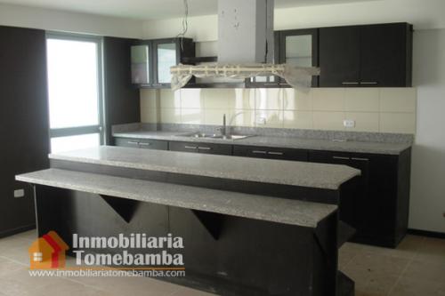 CASA DE VENTA EN CUENCA CON AMPLIA ÁREA VERDE A LA ENTRADA DE RICAURTE