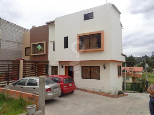 Oportunidad Hermosa Villa con 190m2 de Area Verdes Sector Monay Baguanchi
