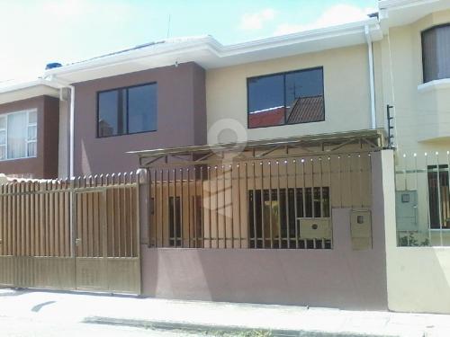 Hermosa Villa Amoblada de 2 Plantas 4 Dormitorio Una Cuadra de La Av Don Bosco