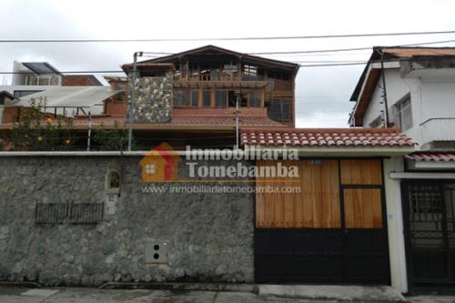 CASA DE VENTA EN CUENCA, GRANDE IDEAL PARA NEGOCIO