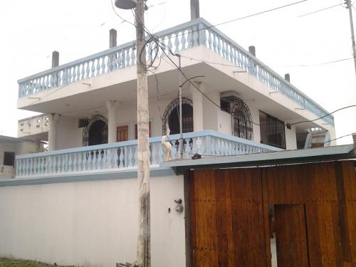 VENDO O CAMBIO CASA EN CRUCITA A 1 CUADRA DEL MALECÓN