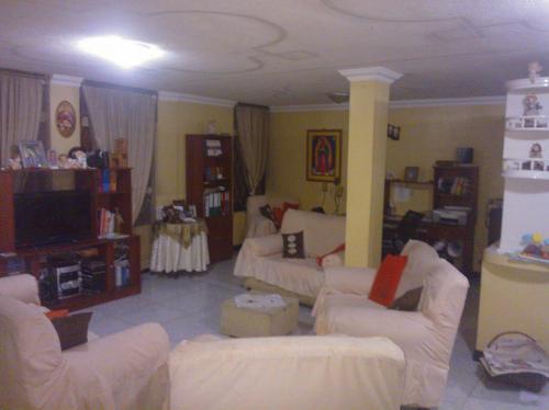 CASA COMERCIAL  EN LA CDLA. IMBAYA