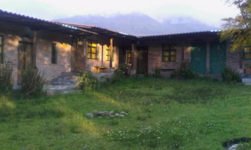 Habitaciones rústicas, en Ilumán, a cuadra y media de la panamericana norte E35