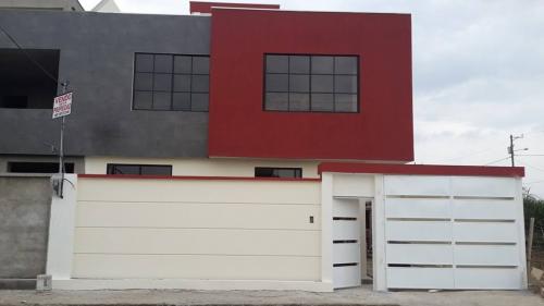 BONITA CASA POR ESTRENAR EN LA URBANIZACION EL PORTON DEL RIO