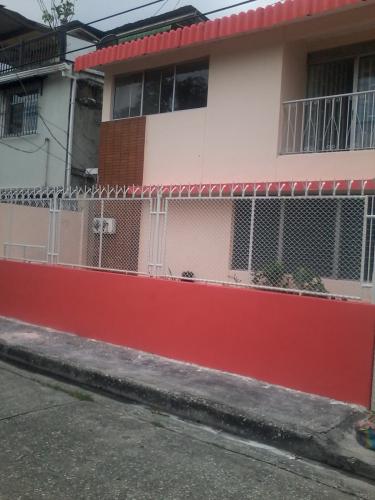 Vendo en el centenario hermosa casa rentera