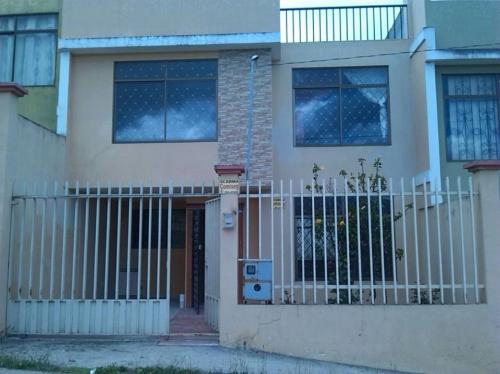 VENDO CASA DE OPORTUNIDAD NEGOCIABLE!
