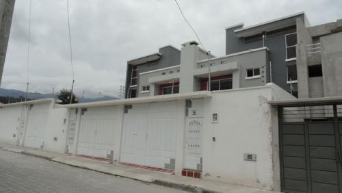 VENDO HERMOSA CASA EN OTAVALO