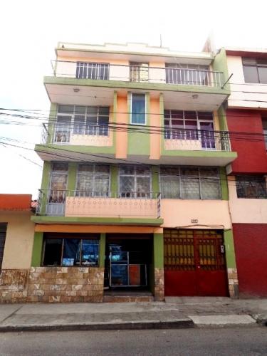 EN VENTA CASA CENTRAL SAN SEBASTIAN DE 4 PISOS EN LOJA-ECUADOR