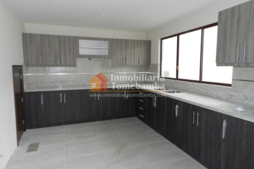 HERMOSA CASA CON DISEÑO MODERNO DE VENTA EN CUENCA SECTOR COLEGIO BORJA