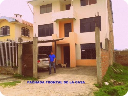 CASA NUEVA DE TRES PISOS EN MENFIS BAJO