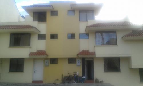 VENDO HERMOSA CASA NUEVA NORTE DE QUITO