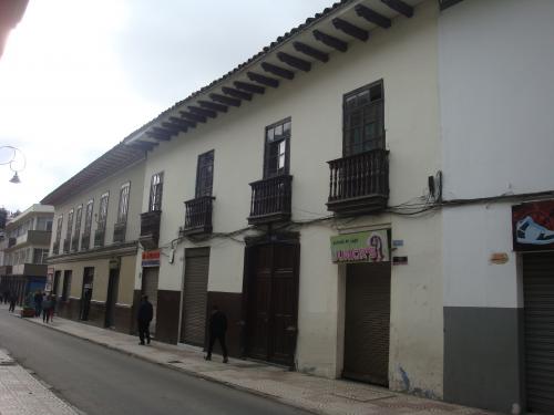 VENDO CASA ANTIGUA IDEAL PARA PROYECTO COMERCIAL EN CENTRO DE LA CIUDAD
