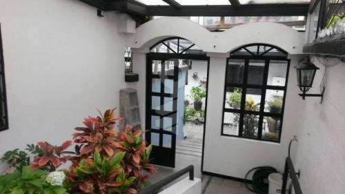 VENDO HERMOSA CASA UBICADA ENTRE SELVA ALEGRE Y LAS CASAS
