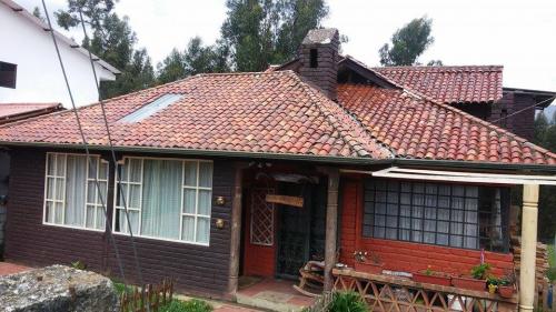 HERMOSA CASA ESTILO RUSTICO CON AMPLIO ESPACIO VERDE AIRE PURO 