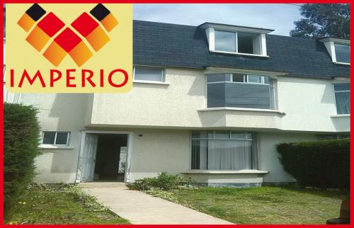 HERMOSA CASA EN CONJUNTO EN EL SECTOR DE JARDINES DE CARCELEN