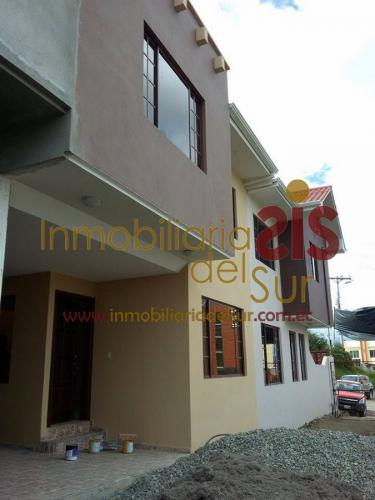 OPORTUNIDAD CASA 3 PISOS $95.000 URB. PRIVADA SECTOR CONTROL SUR
