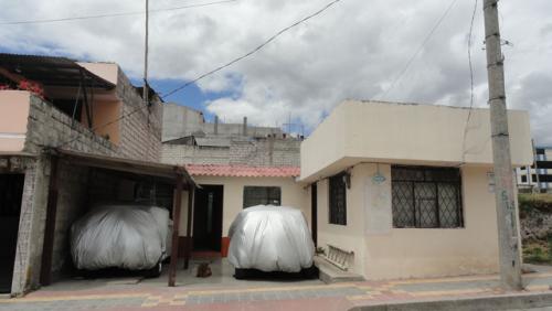 SE VENDE ESTA CASA EN OTAVALO EN UN SECTOR RESIDENCIAL DE LA CIUDAD