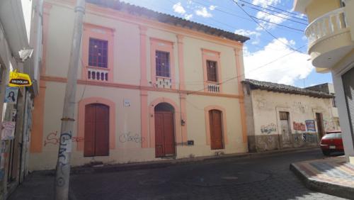 VENDO CASA EN OTAVALO, CERCA AL NUEVO MERCADO