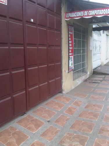 se vende casa en samanes 7 local comercial al pie de la fco. orellana diagonal al parque samanes