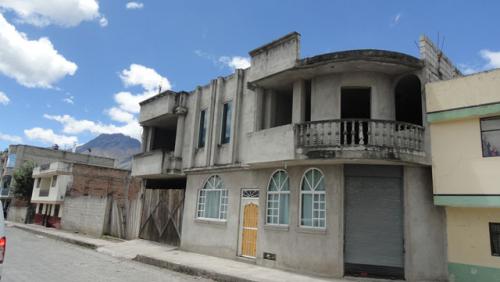 VENDO CASA Y TERRENO EN OTAVALO, ESPEJO