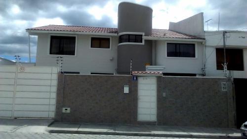 SE VENDE CASA EN LOS CEIBOS