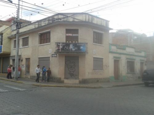 VENDO CASA ESQUINERA EN EL CENTRO DE OTAVALO