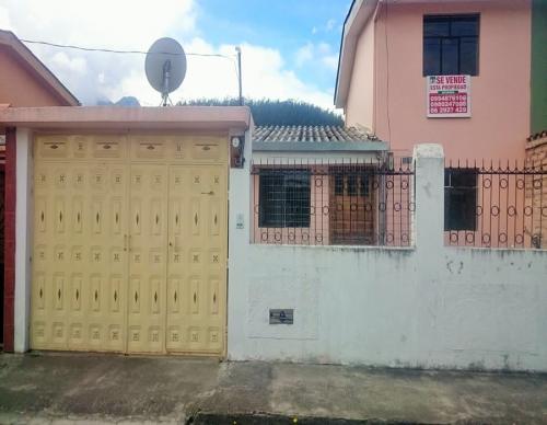 OPORTUNIDAD CASA EN LA CDLA. IMBAYA - EXCELENTE SECTOR