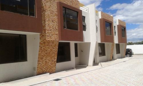 casa en conjunto sector calderon