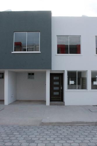  Casa de 3 Dormitorios  En Carcelén  2015  A2-C11