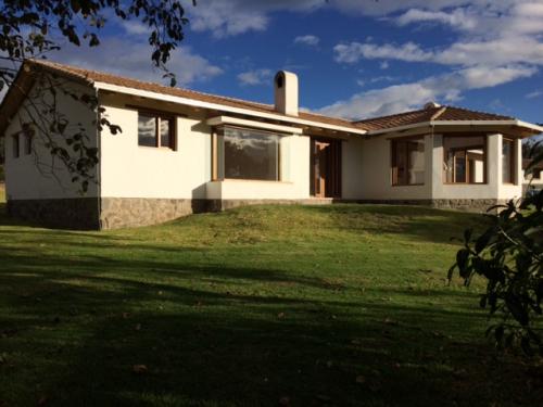 HERMOSA CASA POR ESTRENAR