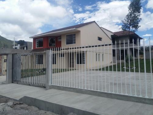 VENDO BONITA CASA EN IBARRA DE 180M2