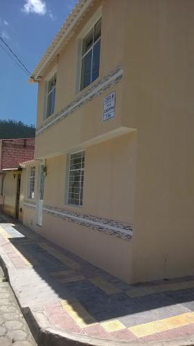 VENDO CASA EN BONITA CIUDADELA DE OTAVALO