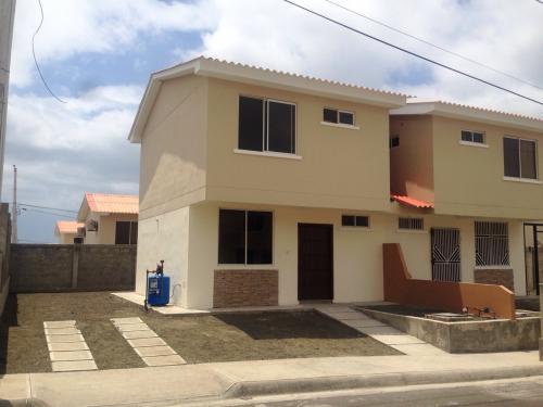 SE VENDE CASA EN SARILAND
