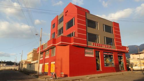 Vendo edificio esquinero en Otavalo