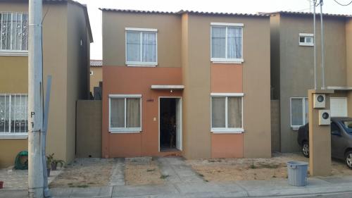 Espectacular casa en venta VILLA DEL REY  $ 65.000,00 (negociable) Km 14 Av. León Febres Cordero, cantón DAULE. (Daule – Ecuador)