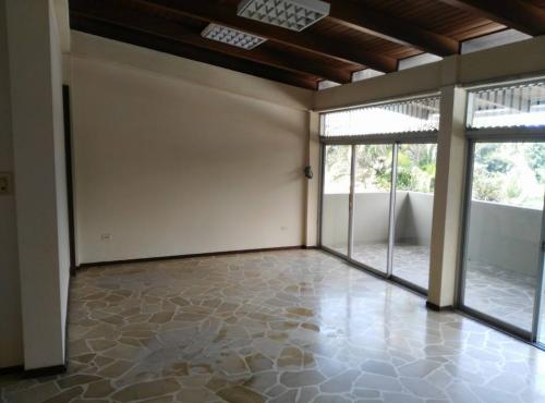 alquilo oficina en buena zona comercial