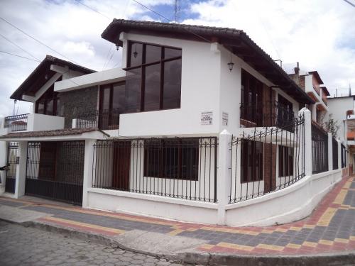 VENDO  HERMOSA CASA EN LA CIUDAD DE OTAVALO