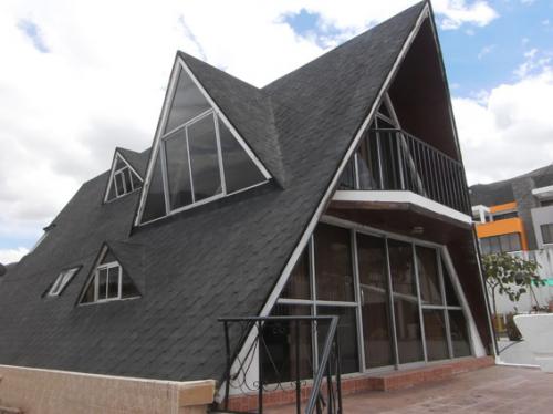 Casa en Quito, a 5 minutos del Condado Shopping, en el hermoso valle de Pusuqui $190.000 Inf: 2353232, 0997592747