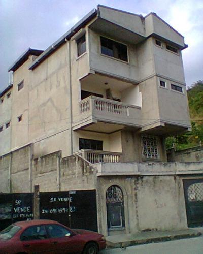 OPORTUNIDAD....!! VENDO CASA DE TRES PLANTAS EN BELLAVISTA 