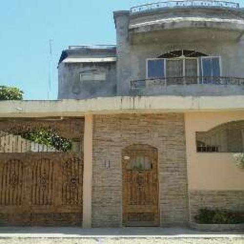 DE OPORTUNIDAD HERMOSA CASA DE 4 DORMITORIOS 320 m2 de construcción