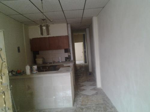 Vendo casa rentera, centro sur de guayaquil, tiene 4 departamentos grandes,  deja 1000 de arriendo