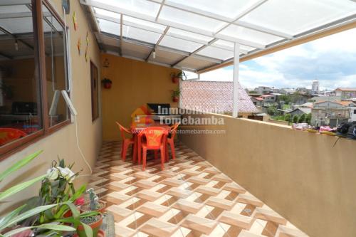 CASA RENTERA DE VENTA EN CUENCA 1 LOCAL Y 4 DEPARTAMENTOS