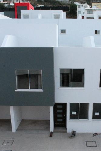 Casa de 3 Dormitorios  En Carcelén Febrero-2016 - A2-C11