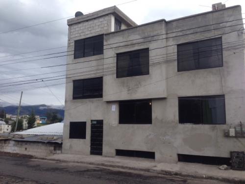 SE VENDE CASA DE TRES PISOS SECTOR DE LA ARGELIA ALTA