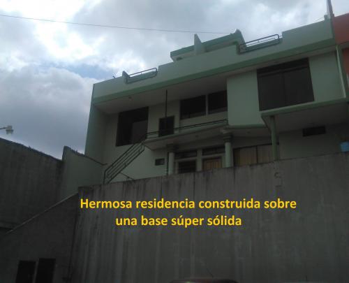 Por motivo de viaje se vende Bonita casa rentera en sector centro de Santo Domingo