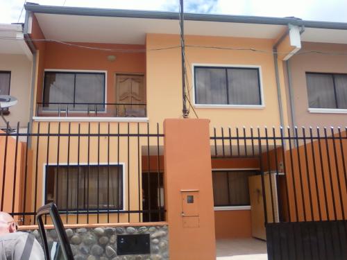 Vendo esta hermosa casa de 4 dormitorios en cuenca 