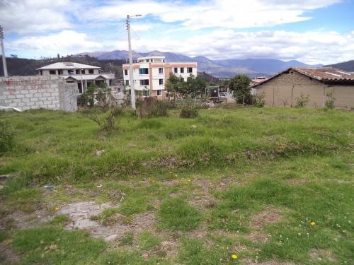 VENDO LOTE ESQUINERO EN LA CDLA MARÍA CORDOBESA
