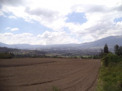 EN OTAVALO SE VENDE TERRENO DE GRAN PLUSVALÍA 