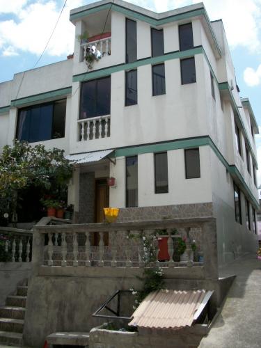 CASA RENTERA EN  PERFECTAS CONDICIONES, VENDO O CAMBIO COMPUESTA POR  2 CASAS, VALOR 235.000 NEGOCIABLES